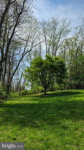 6262 THOMAN DR, Spring Grove, PA 17362