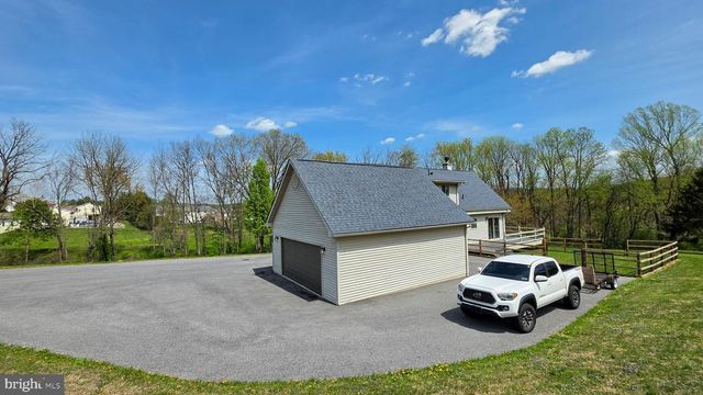 6262 THOMAN DR, Spring Grove, PA 17362