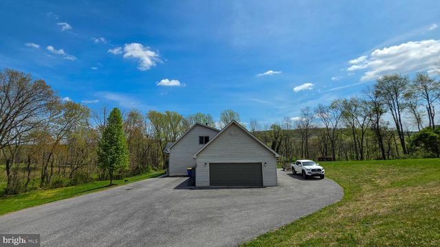 6262 THOMAN DR, Spring Grove, PA 17362