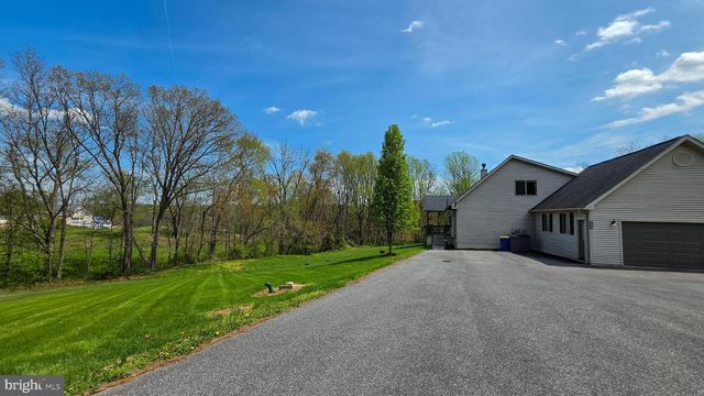 6262 THOMAN DR, Spring Grove, PA 17362