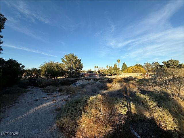 East Oquendo, Las Vegas, NV 89120