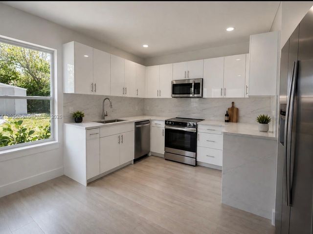 2426 Arthur St, Hollywood, FL 33020