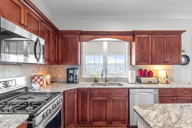 6600 Southwind Ct, Crestwood, KY 40014