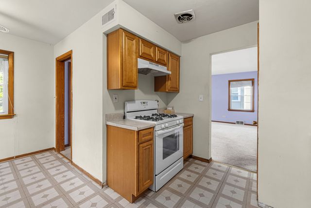 207 N Yale Avenue, Villa Park, IL 60181