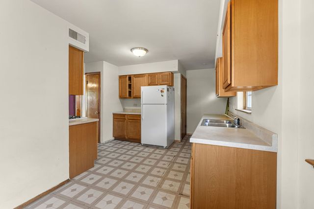207 N Yale Avenue, Villa Park, IL 60181
