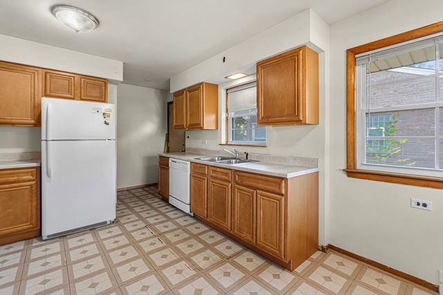 207 N Yale Avenue, Villa Park, IL 60181