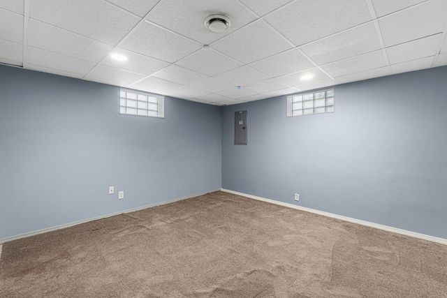 207 N Yale Avenue, Villa Park, IL 60181