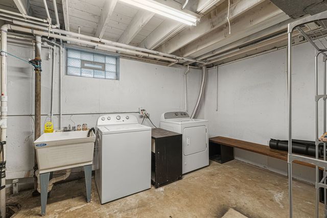 207 N Yale Avenue, Villa Park, IL 60181