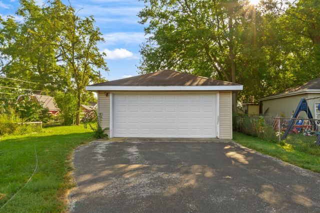 207 N Yale Avenue, Villa Park, IL 60181