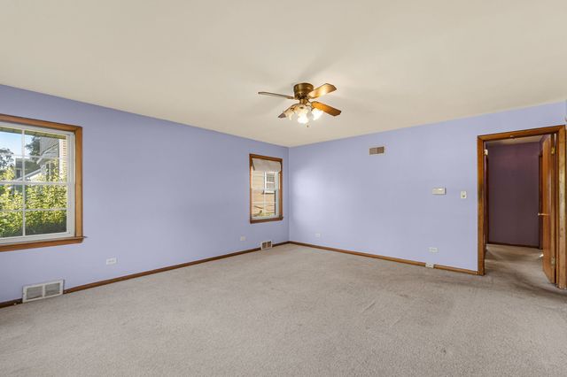 207 N Yale Avenue, Villa Park, IL 60181