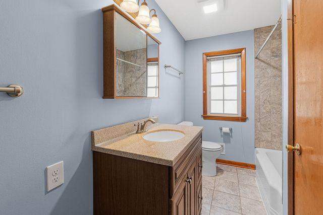207 N Yale Avenue, Villa Park, IL 60181