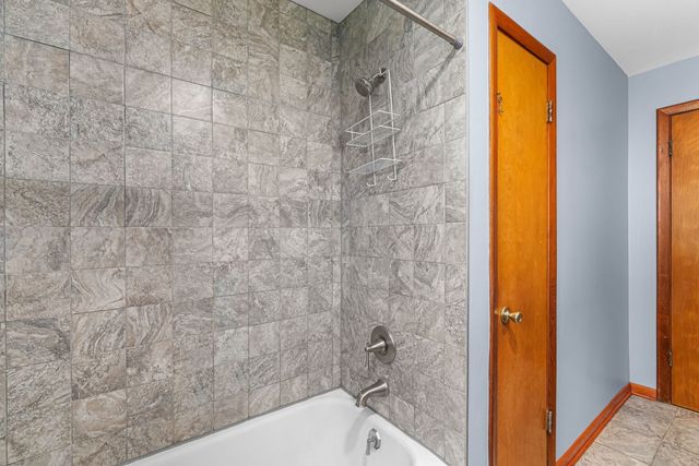 207 N Yale Avenue, Villa Park, IL 60181