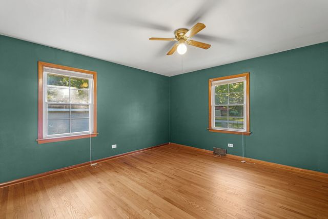 207 N Yale Avenue, Villa Park, IL 60181