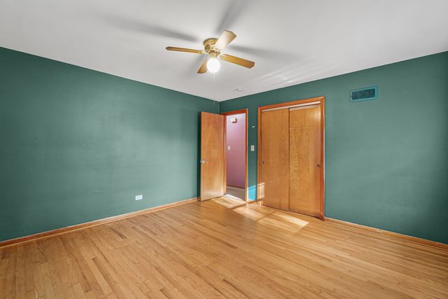 207 N Yale Avenue, Villa Park, IL 60181