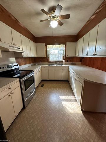 181 Antioch Avenue, Mount Airy, NC 27030
