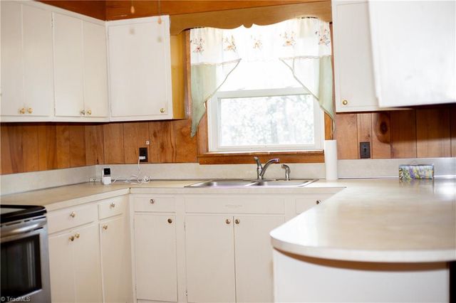 181 Antioch Avenue, Mount Airy, NC 27030