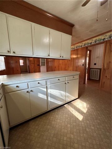 181 Antioch Avenue, Mount Airy, NC 27030