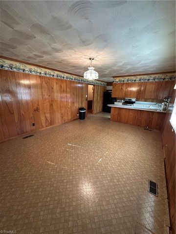181 Antioch Avenue, Mount Airy, NC 27030