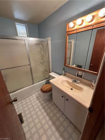 181 Antioch Avenue, Mount Airy, NC 27030