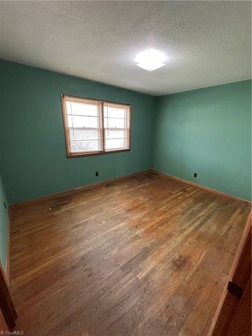 181 Antioch Avenue, Mount Airy, NC 27030
