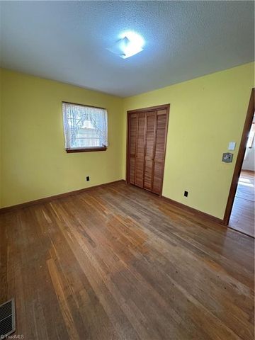 181 Antioch Avenue, Mount Airy, NC 27030