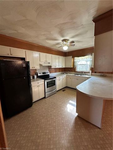 181 Antioch Avenue, Mount Airy, NC 27030