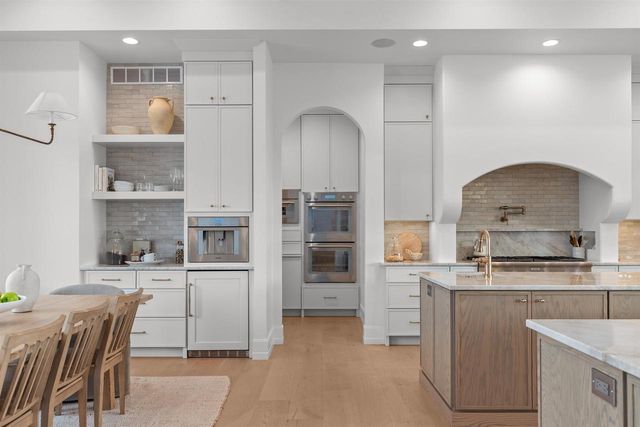 W5896 AUTUMN HILLS PARKWAY, Appleton, WI 54913