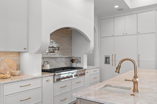 W5896 AUTUMN HILLS PARKWAY, Appleton, WI 54913