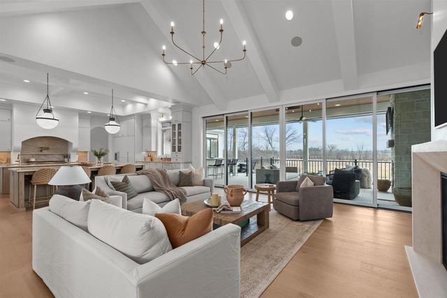 W5896 AUTUMN HILLS PARKWAY, Appleton, WI 54913