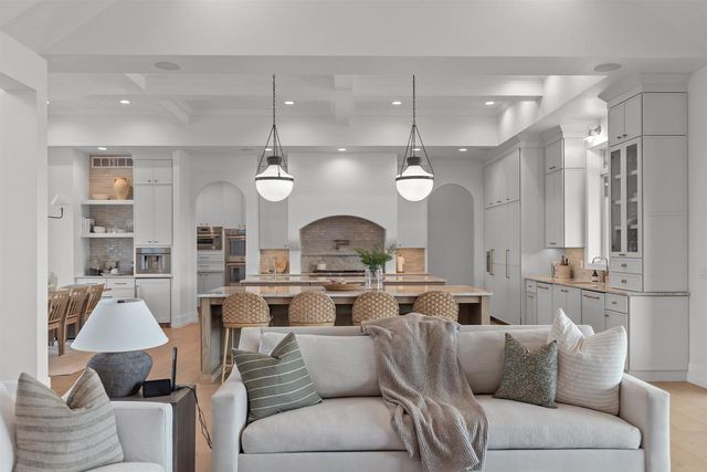 W5896 AUTUMN HILLS PARKWAY, Appleton, WI 54913