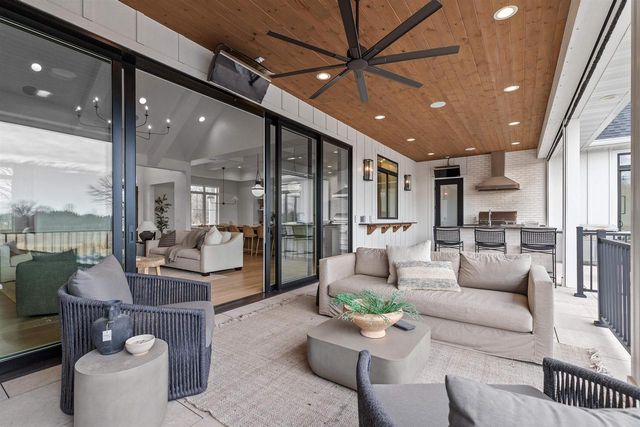 W5896 AUTUMN HILLS PARKWAY, Appleton, WI 54913