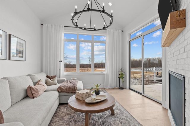 W5896 AUTUMN HILLS PARKWAY, Appleton, WI 54913