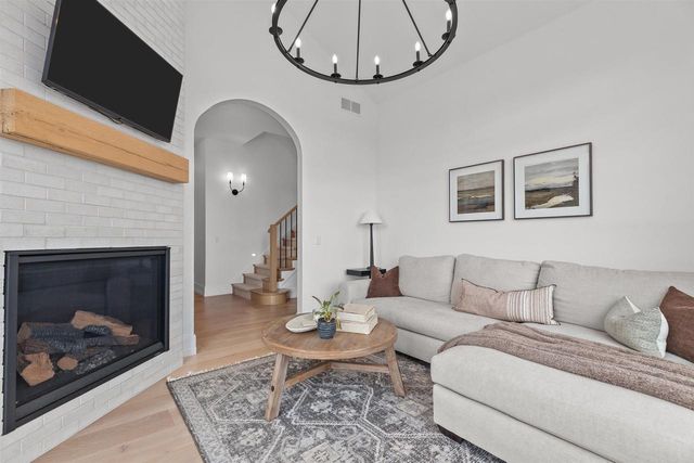 W5896 AUTUMN HILLS PARKWAY, Appleton, WI 54913