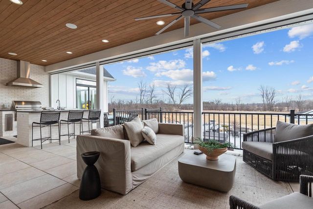 W5896 AUTUMN HILLS PARKWAY, Appleton, WI 54913