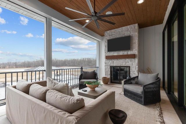 W5896 AUTUMN HILLS PARKWAY, Appleton, WI 54913