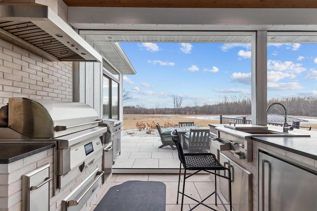 W5896 AUTUMN HILLS PARKWAY, Appleton, WI 54913