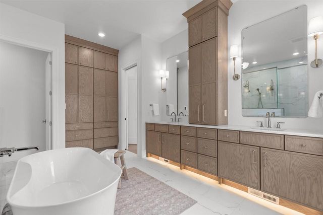 W5896 AUTUMN HILLS PARKWAY, Appleton, WI 54913