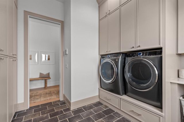 W5896 AUTUMN HILLS PARKWAY, Appleton, WI 54913