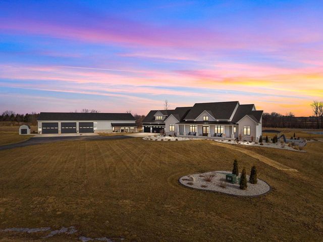 W5896 AUTUMN HILLS PARKWAY, Appleton, WI 54913