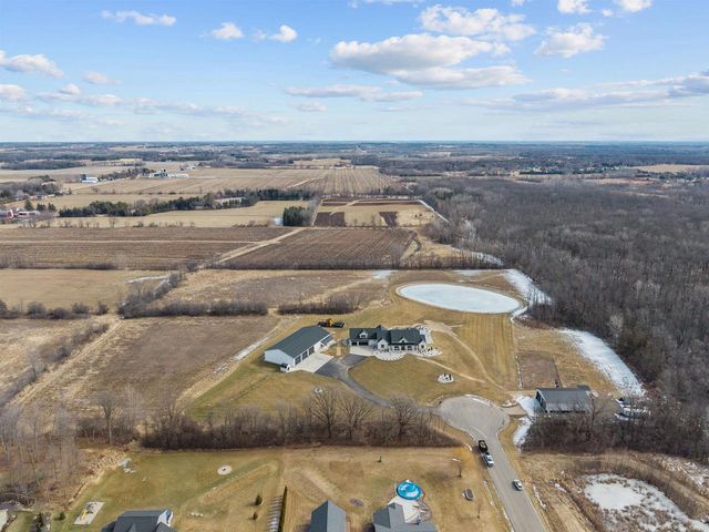 W5896 AUTUMN HILLS PARKWAY, Appleton, WI 54913