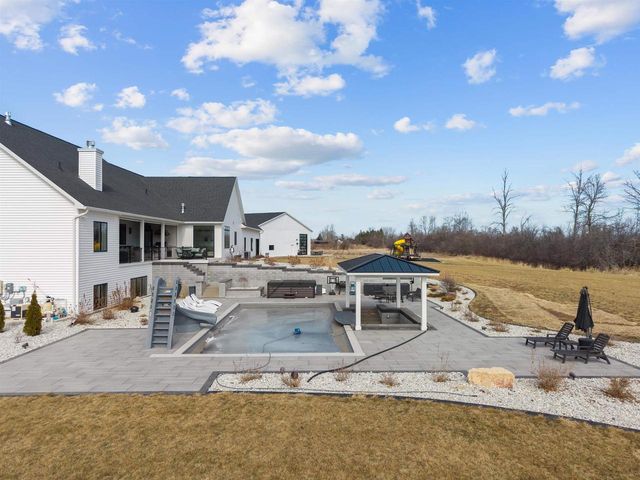 W5896 AUTUMN HILLS PARKWAY, Appleton, WI 54913