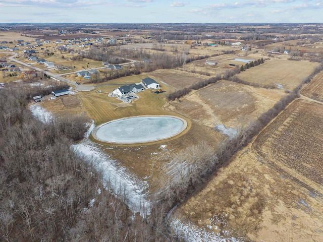 W5896 AUTUMN HILLS PARKWAY, Appleton, WI 54913