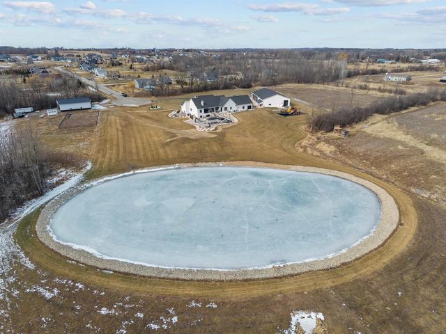 W5896 AUTUMN HILLS PARKWAY, Appleton, WI 54913