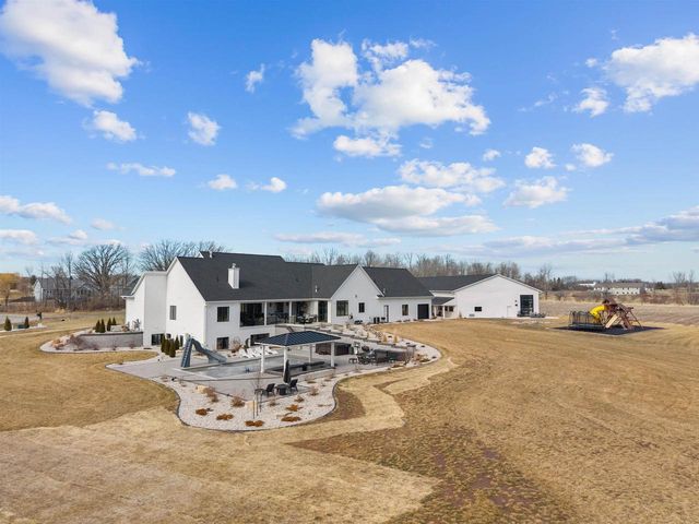 W5896 AUTUMN HILLS PARKWAY, Appleton, WI 54913