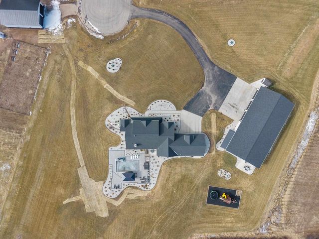 W5896 AUTUMN HILLS PARKWAY, Appleton, WI 54913