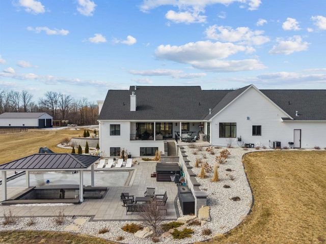 W5896 AUTUMN HILLS PARKWAY, Appleton, WI 54913