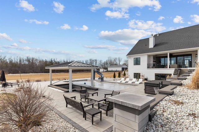 W5896 AUTUMN HILLS PARKWAY, Appleton, WI 54913