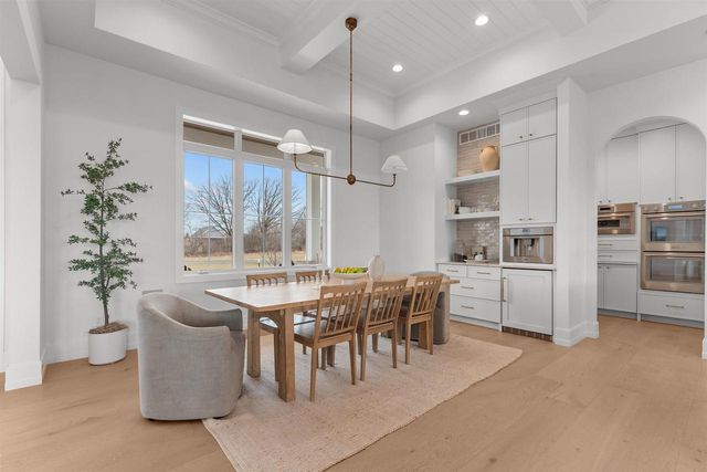 W5896 AUTUMN HILLS PARKWAY, Appleton, WI 54913