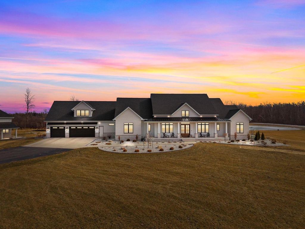 W5896 AUTUMN HILLS PARKWAY, Appleton, WI 54913