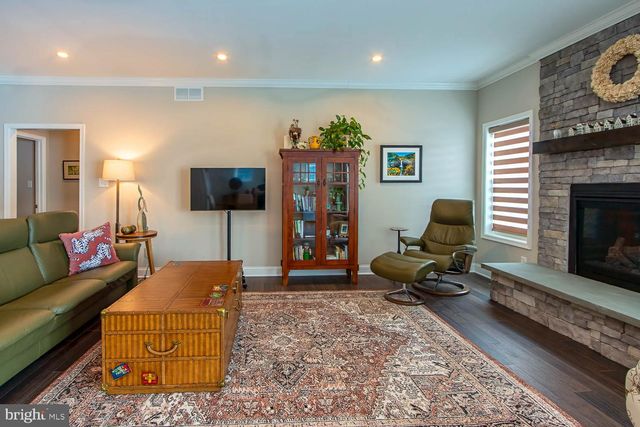 190 SUSSEX DR, State College, PA 16801